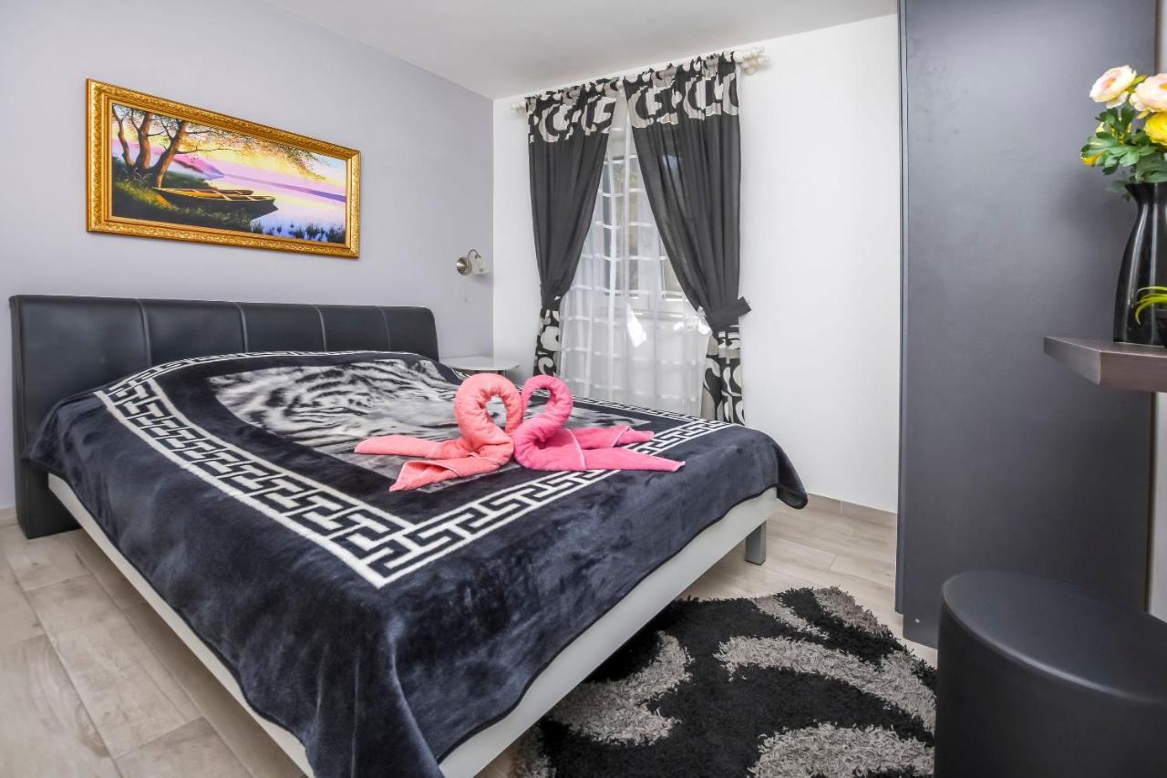 Apartment Iryna Rogoznica  Eksteriør bilde
