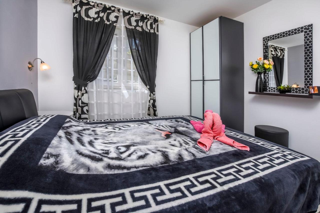 Apartment Iryna Rogoznica  Eksteriør bilde